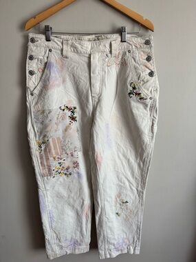 Free People “Love Alive Boyfriend Jeans” size 31 patches embroidered flowers 🌺